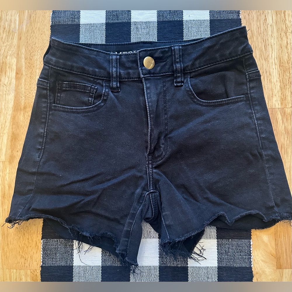 Women’s American Eagle Jean Shorts
Hi-Rise
Size: 2 
Inseam: 3”